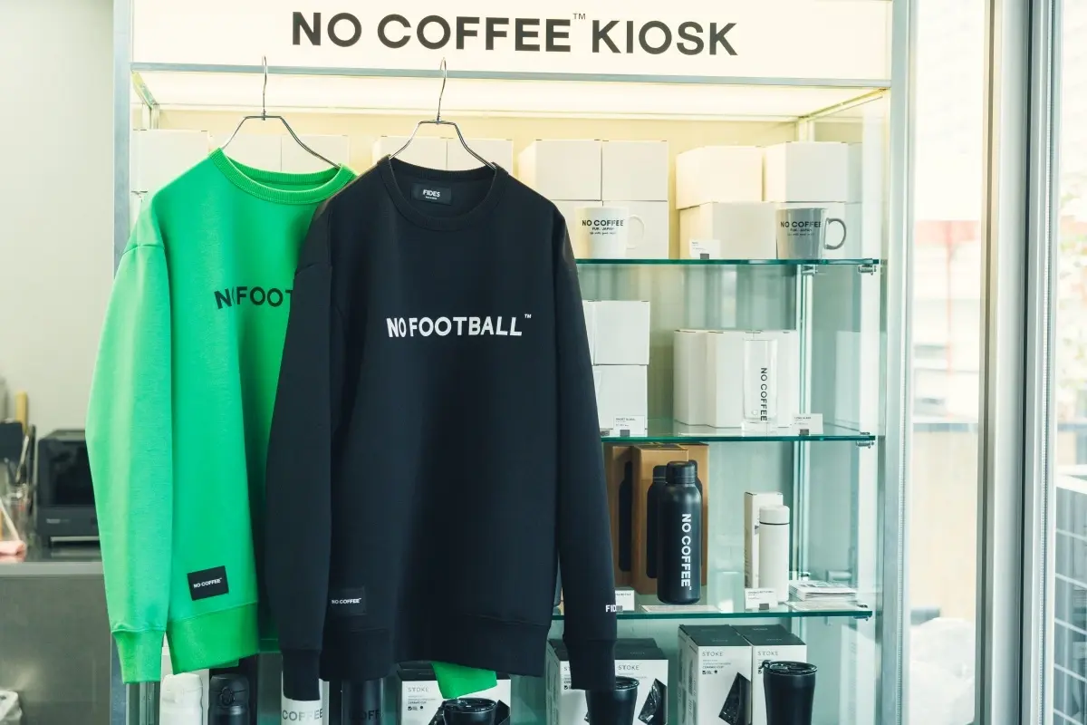 FIDES×NO COFFEEの黒とライトグリーンのNO FOOTBALLスウェット