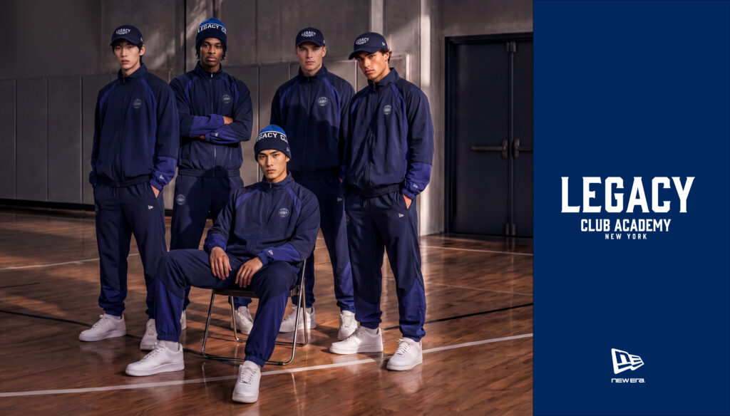 The Legacy Club Academyのキービジュアル。ネイビーのスポーツウェアとキャップを合わせたスタイル