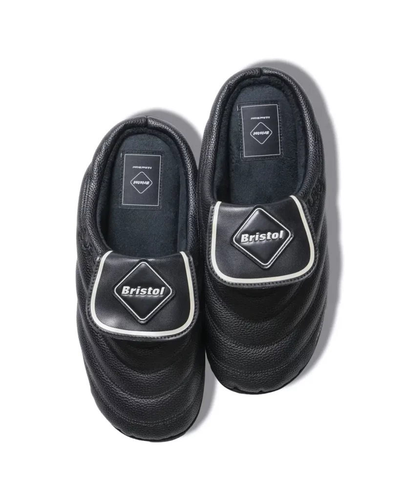 F.C.Real BristolとSUBUの黒いFLAP SANDALS
