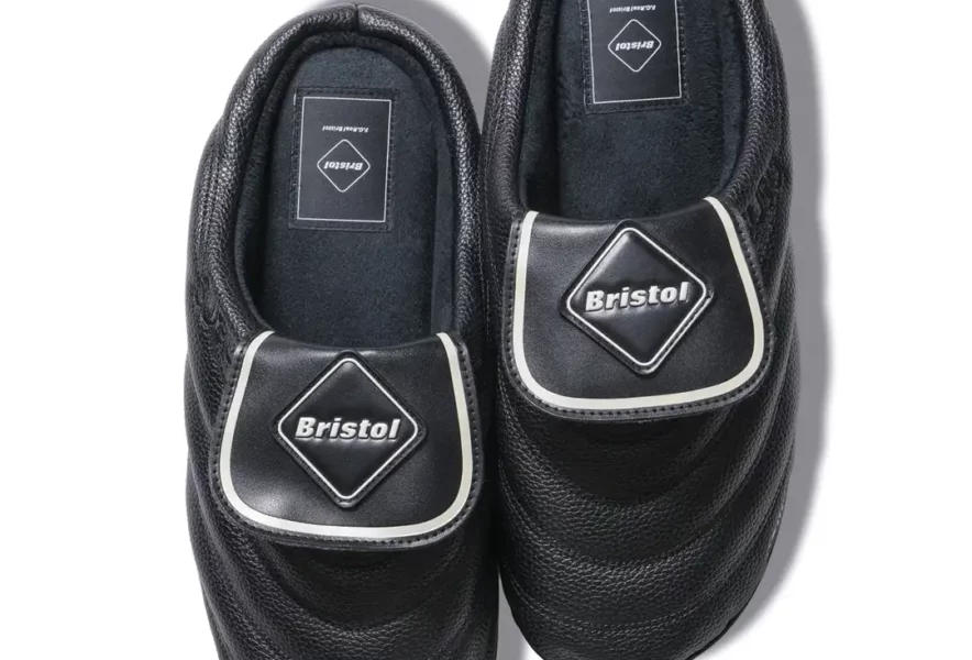 F.C.Real BristolとSUBUの黒いFLAP SANDALS